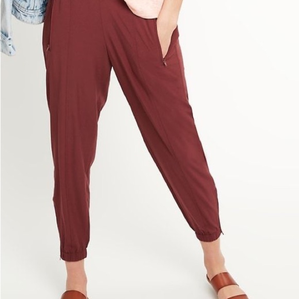 Old Navy Stretchtec Joggers in Jam on It EUC